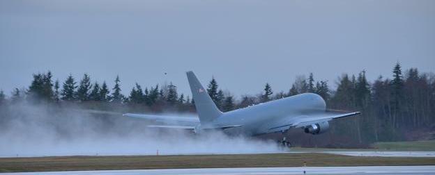 767-2C_at_the_moment_of_flight_1_2525.JPG