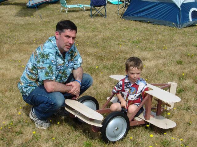 Alex_and_Dad_with_the_Wright_Flyer_at_Arlington_070714c.JPG
