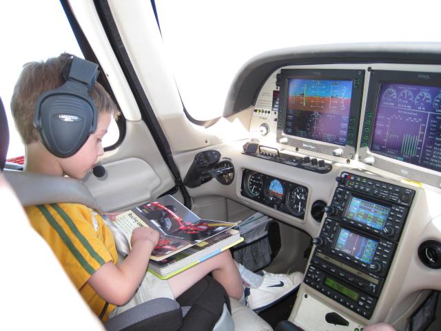 Alex_pilots_the_Cirrus.jpg