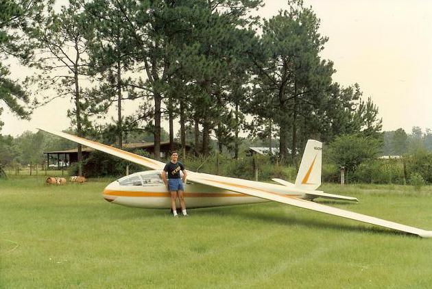 Tom_with_Blanik_at_Coastal_Soaring_Association_2411.jpg